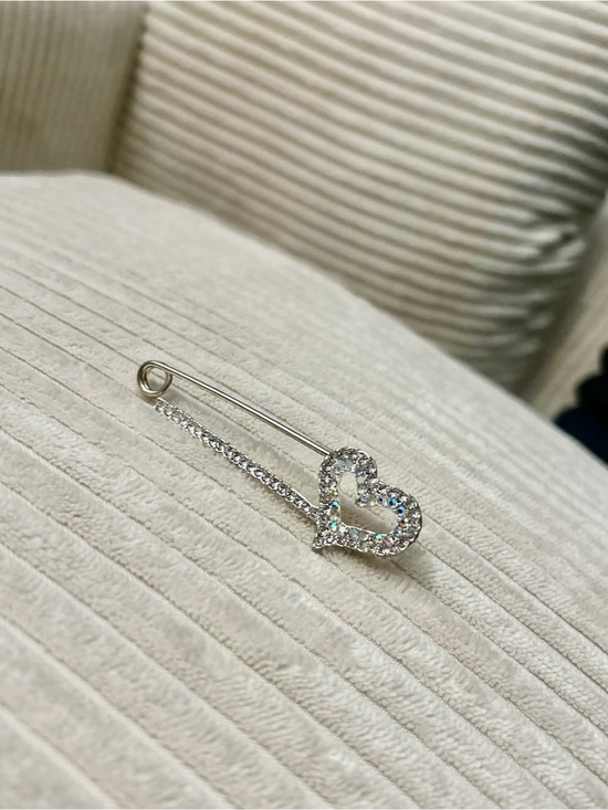 paparazzi Jewelry - paparazzi Silver Crystal Heart Safety Pin Brooch